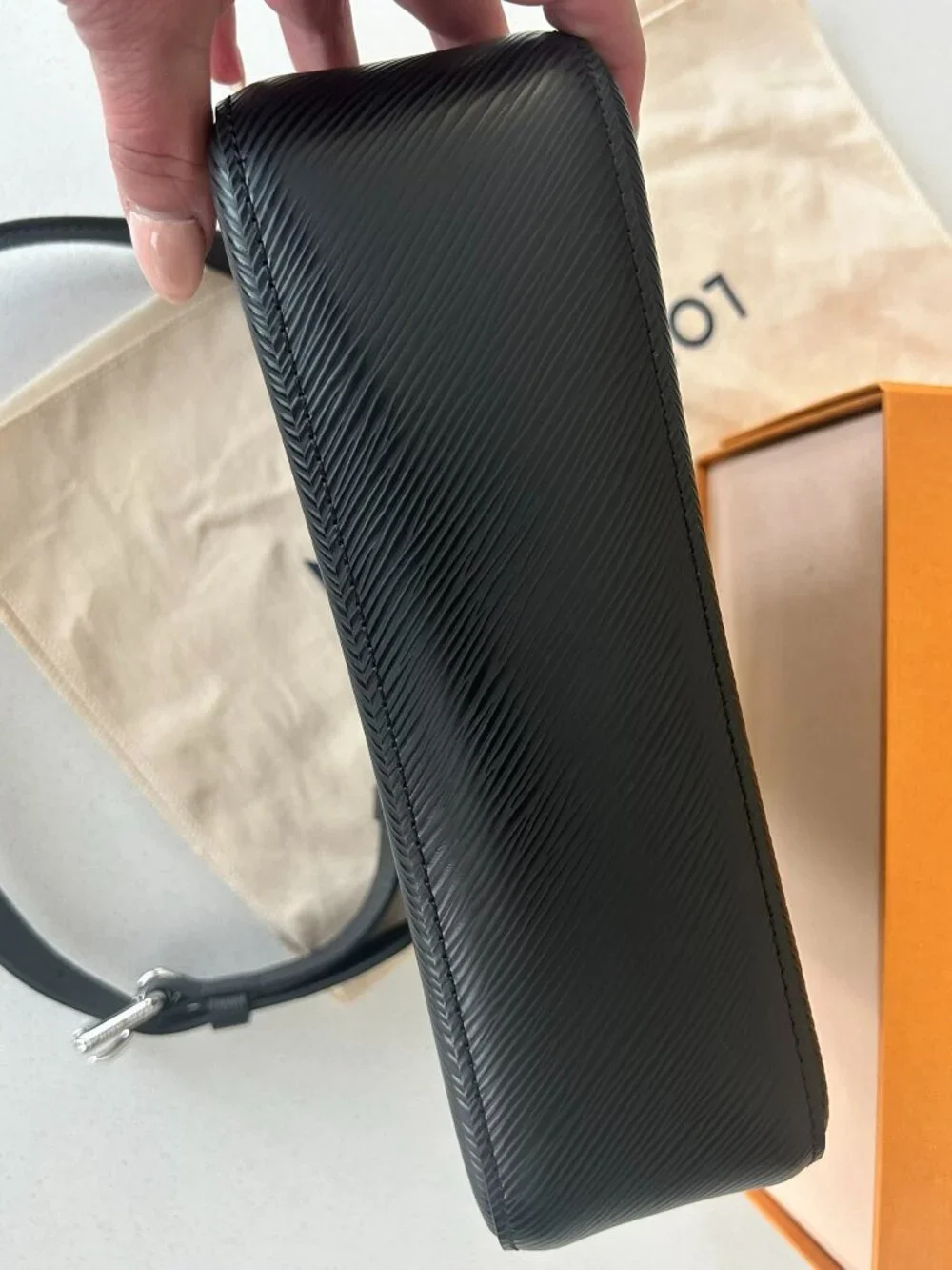 LIKE BRAND NEW!  Louis Vuitton Marelle Handbag